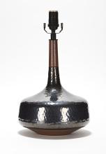 hilo in carved anthracite