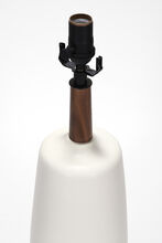 tor in white quartz with clay detail